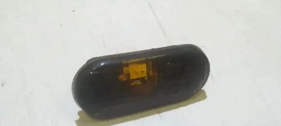 Volkswagen PASSAT B5 Front fender indicator light