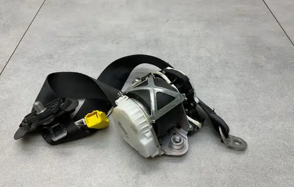 Volkswagen Tiguan Front seatbelt 34032207B