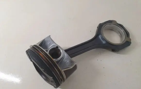 Mercedes-Benz C W205 Piston with connecting rod