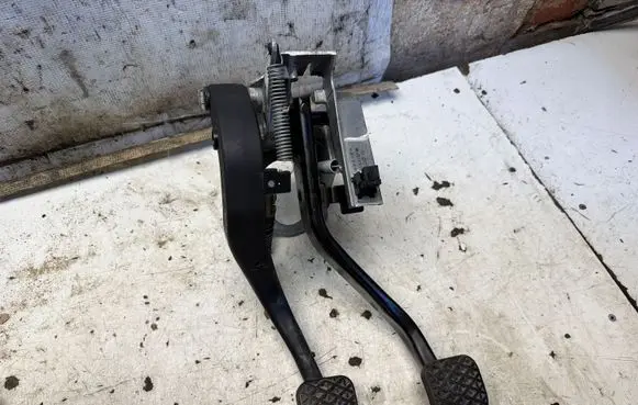 BMW X1 E84 Pedal assembly 6779377