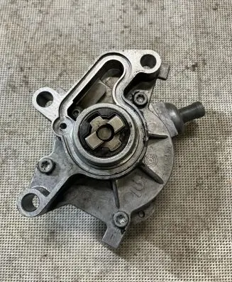 Volkswagen Golf IV Vacuum pump 038145101B