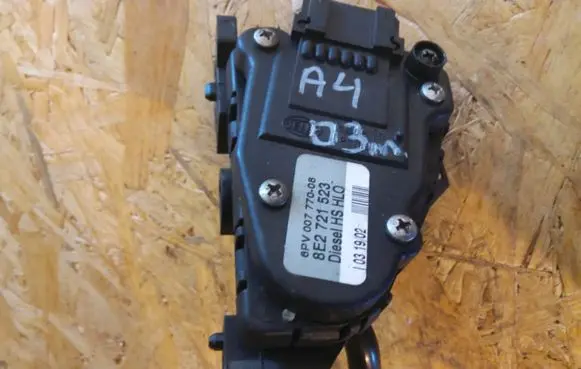 Audi A4 S4 B6 8E 8H Accelerator throttle pedal 8E2721523 6PV00777008