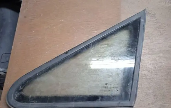 Volkswagen Sharan Front triangle window/glass 43R001100