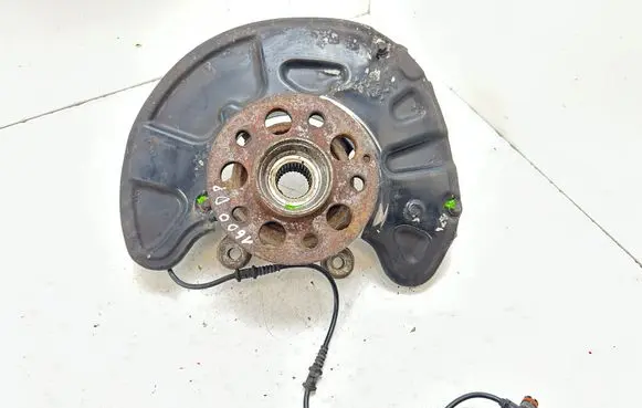 Mercedes-Benz E W212 Front wheel hub A2044211220