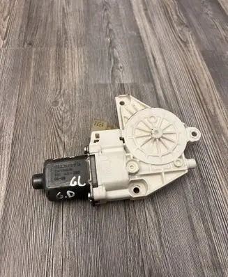 Mercedes-Benz GL X164 Rear door window regulator motor A2518200208 0130822280
