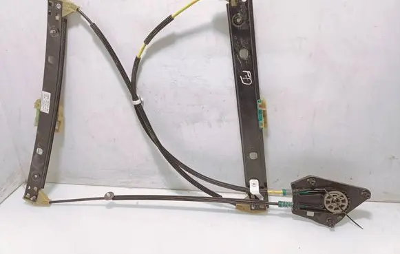 Audi A1 Front door electric window regulator 8X3837462 1021921235105 30042012