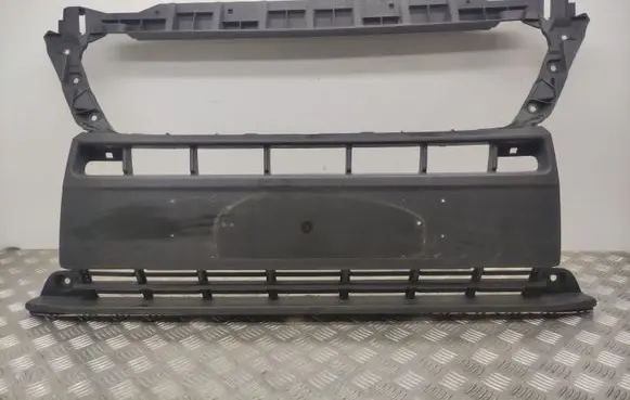 Peugeot Boxer Front bumper upper radiator grill 1315077070