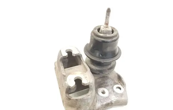 Subaru Outback Engine mounting bracket