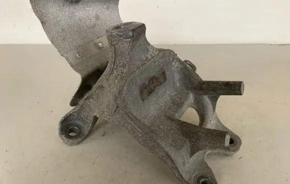 Audi Q7 4M Engine mounting bracket 4M0199308AS 4M0199388C