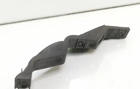 Volkswagen PASSAT B6 Front bumper mounting bracket 3C0807890