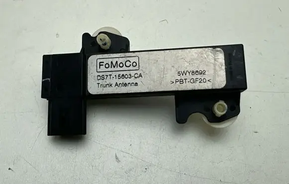 Ford Mustang VI Aerial antenna amplifier DS7T15603CA