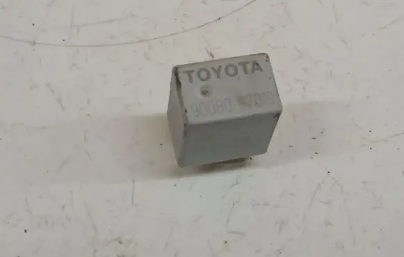 Toyota Corolla Verso AR10 Other relay 9008087019