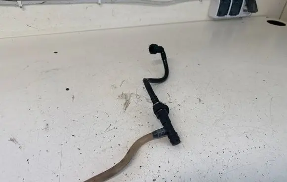 Opel Vivaro Fuel return line/hose 