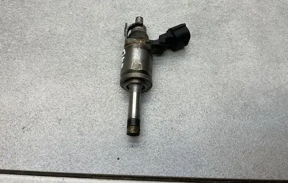 Nissan Qashqai Fuel injector H8201438013