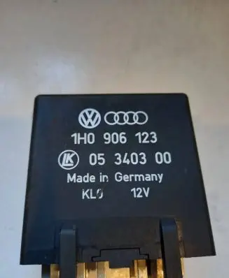 Audi A4 S4 B5 8D Other relay 1H0906123 05340300