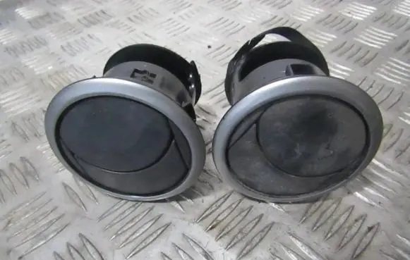Mazda 3 I Dash center air vent grill bp4kgm731
