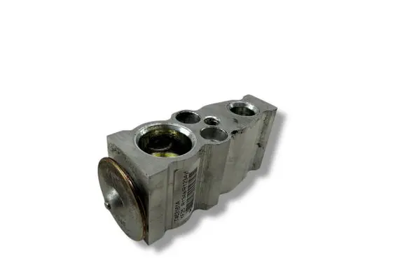 Toyota Aygo X Air conditioning (A/C) expansion valve T463161A