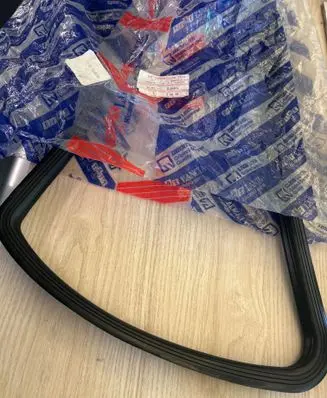 Fiat Uno Rubber seal front coupe door window 7609070