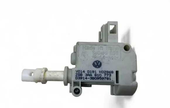 Volkswagen PASSAT B7 Central locking motor 3AA810773