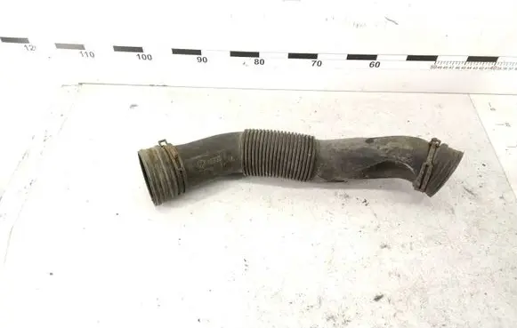 Volkswagen PASSAT B5 Air intake hose/pipe 06B129627