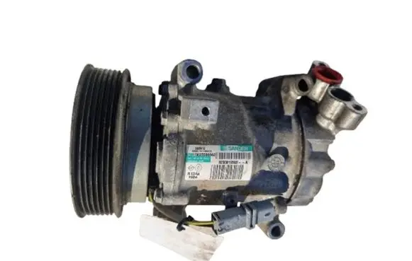 Renault Clio III Air conditioning (A/C) compressor (pump) 8200819568B