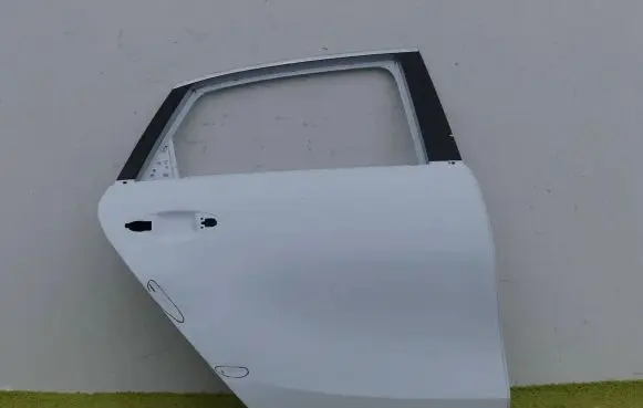 KIA Ceed Rear door