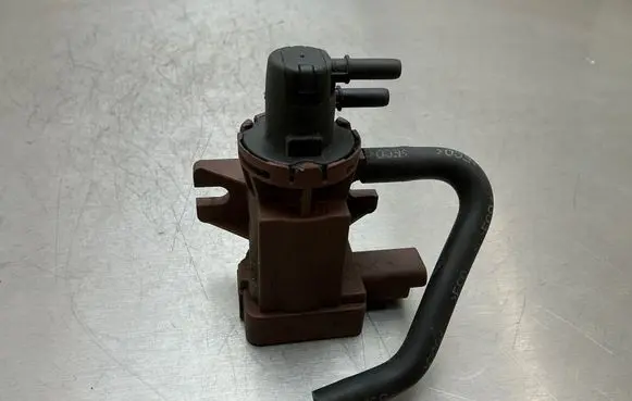 Volvo V70 Turbo solenoid valve 33572092 024241041 41657088