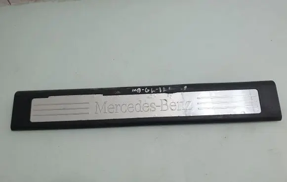 Mercedes-Benz GL X164 Front sill trim cover A1646803335