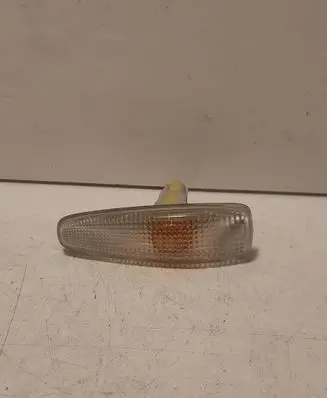 Mitsubishi Lancer VIII Front fender indicator light 8F10