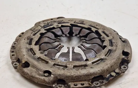 Nissan Qashqai Pressure plate 302107571R
