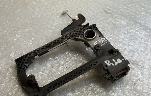 BMW 5 E39 Front door exterior handle/bracket 