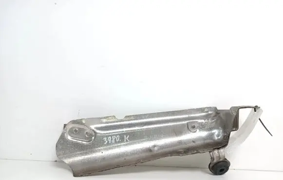 Mercedes-Benz C W204 Air filter cleaner box bracket assembly A6420901141