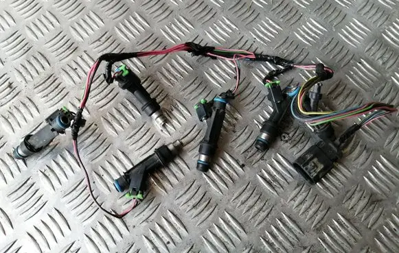 Chevrolet TrailBlazer Fuel injectors set 25313185
