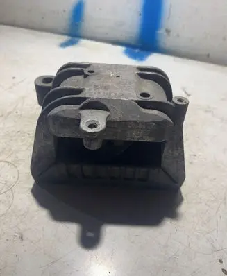Volkswagen PASSAT B6 Engine mount bracket 1k0199262p