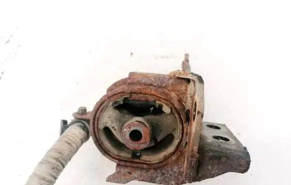 Toyota Avensis Verso Engine mount bracket