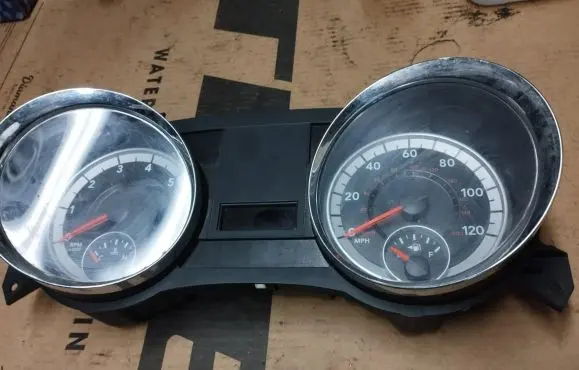 Chrysler Town & Country V Speedometer (instrument cluster) P68055681AG