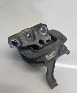 Volkswagen Golf VII Engine mount bracket 5Q0199262BE X441AEG3108 17062013