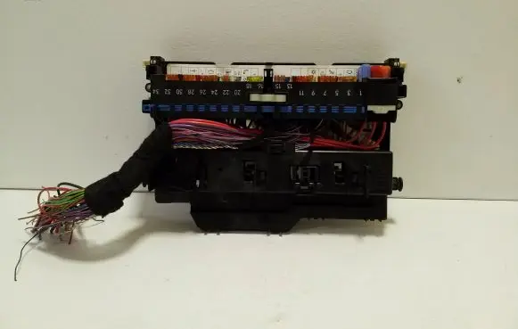 BMW X3 E83 Fuse module 8387153 8364541