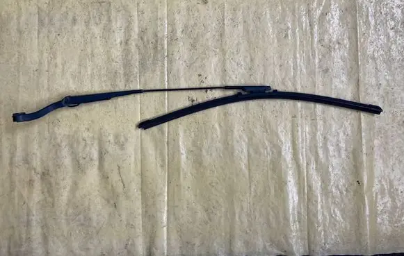 Mercedes-Benz A W169 Front wiper blade arm A1698200240