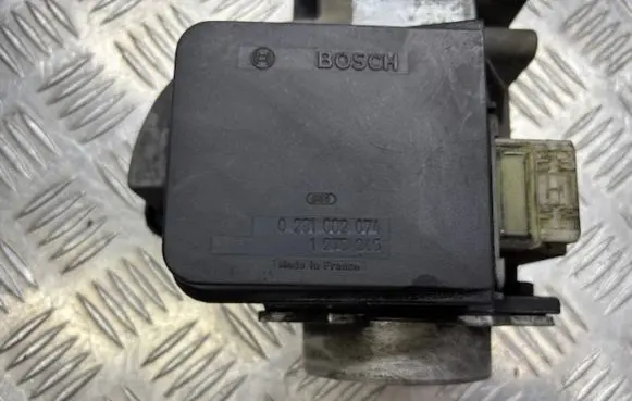 Audi A6 S6 C5 4B Mass air flow meter 0281002074 1275245