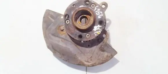 Volkswagen Golf III Front wheel hub