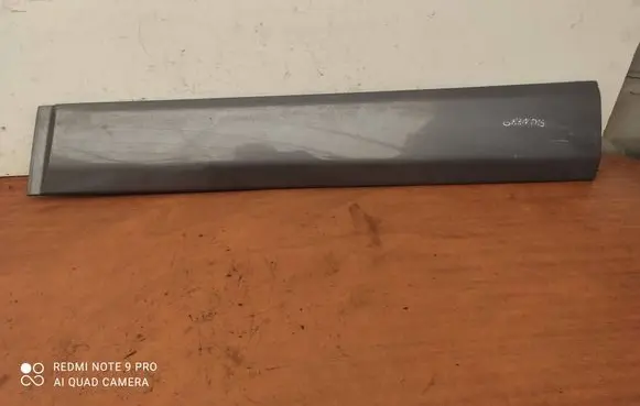 Mitsubishi Grandis Front door trim (molding) 5727A054
