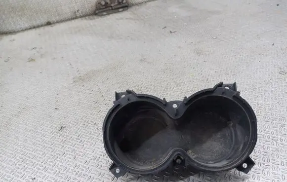 Cup holder front