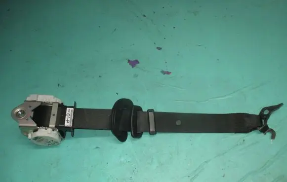 BMW 1 E81 E87 Front seatbelt 7130777