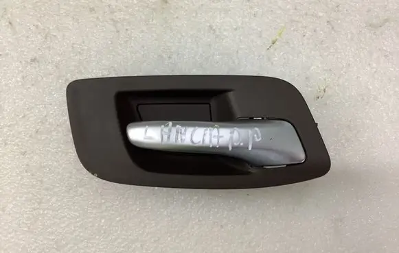 Lancia Thema Front door interior handle 32743M 7282011 1TF56HL9AC