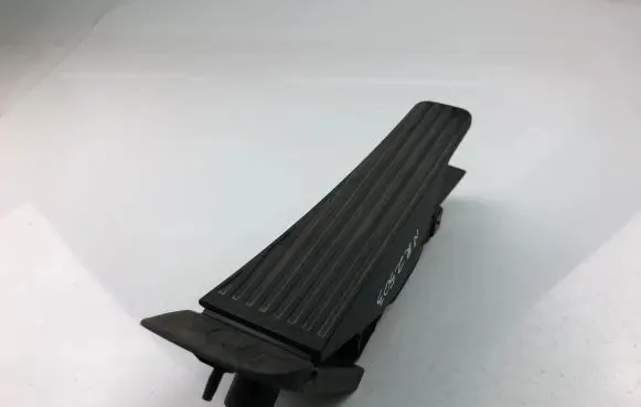 Volvo XC90 Accelerator throttle pedal 32212451