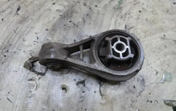 Mini Cooper Countryman R60 Engine mounting bracket