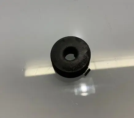 Mercedes-Benz E W211 Gear shift cable bracket A0009945060 0009945060 A2039920010