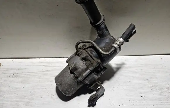 Peugeot 307 Power steering pump 9645102480