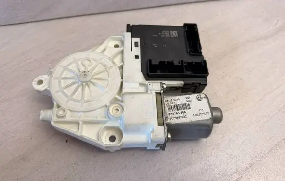 Volkswagen Jetta VI Front door window regulator motor 3C0959702C 3C0959792A